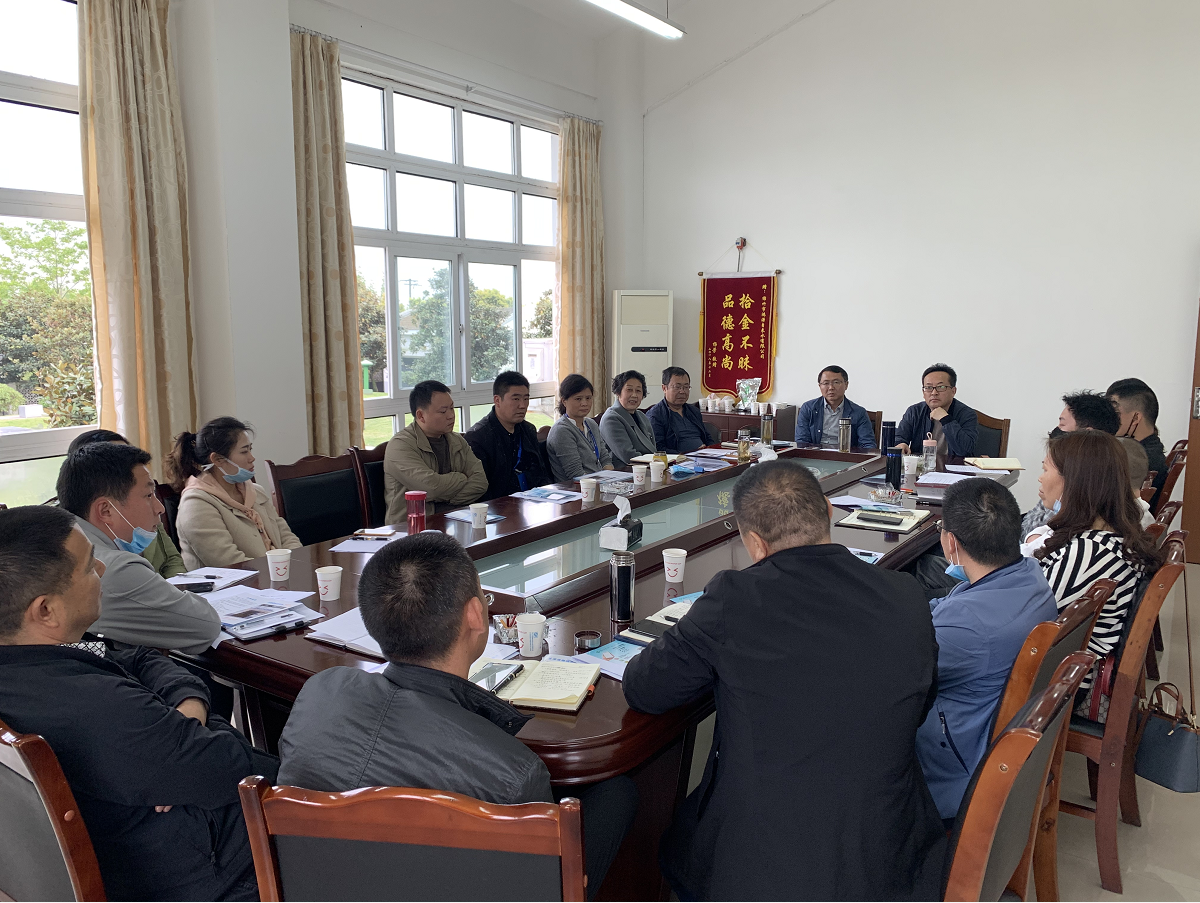 2为推动镇乡供水的规范化、有序化、专业化，尽心为供区用户提供最优质的服务，4月10日，绵竹公司组织各镇乡水厂掌管人在绵竹市群新水厂、绵竹市汉旺水厂参观进建，并召开镇乡水厂运营安全互换会，就若何保险水源地安全、运营操作安全进行现场互换。